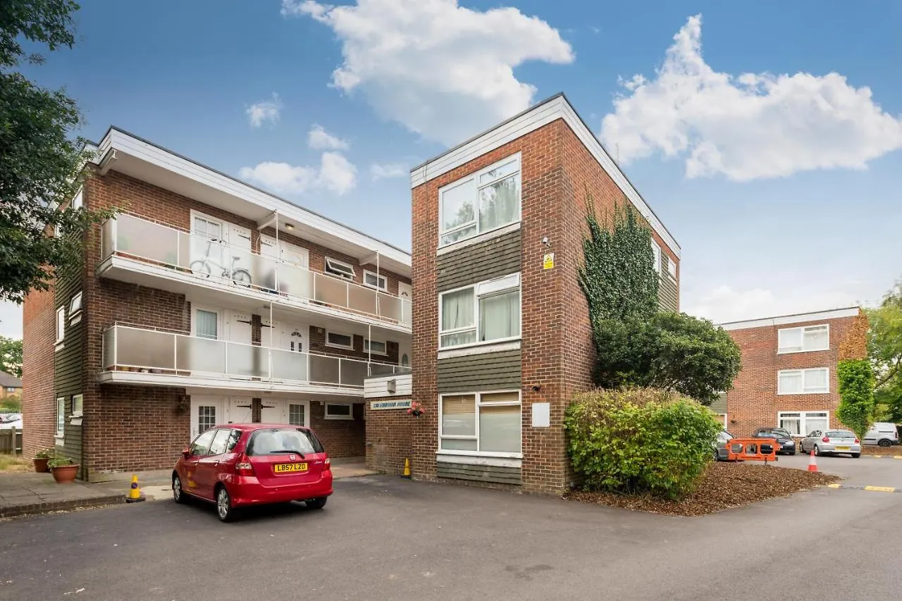 Sublime Stays Caledonian House Near Gatwick Airport location