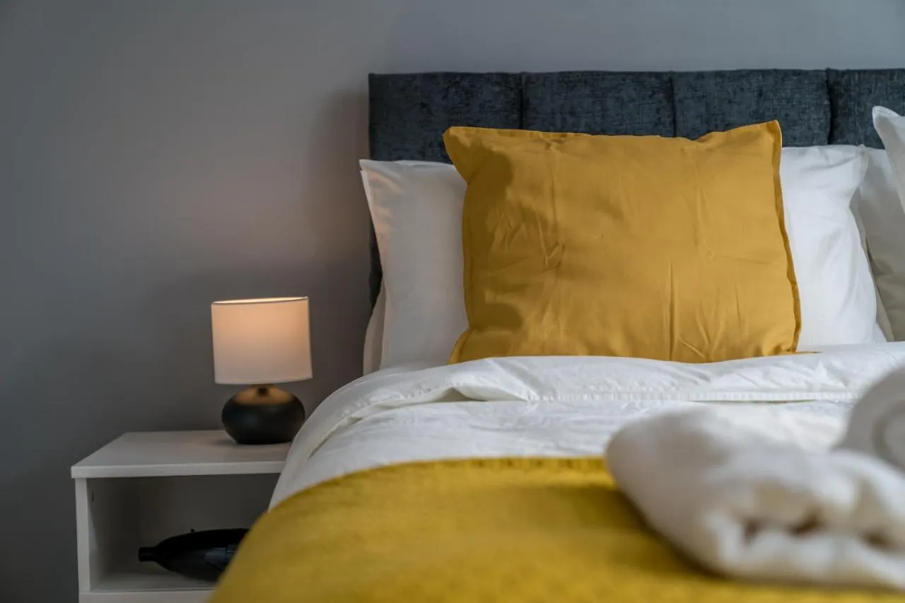Sublime Stays Caledonian House Near Gatwick Airport Crawley  Apartment